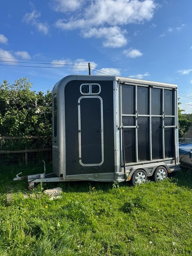 Equitrek double horse trailer - horse,