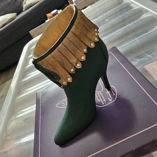 The shoe fits leonardo - if,