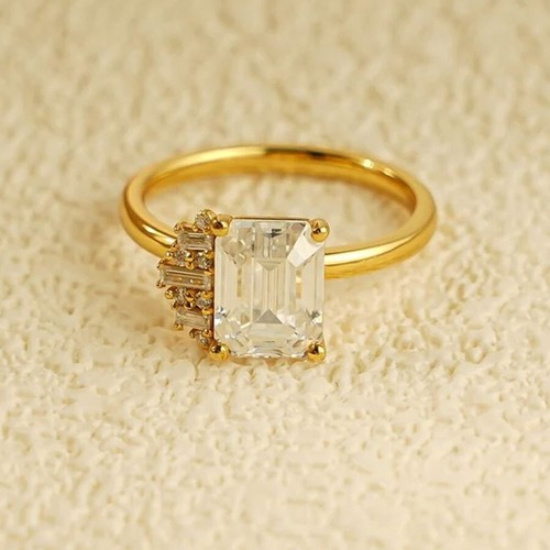 Emerald cut diamond - 2.50,