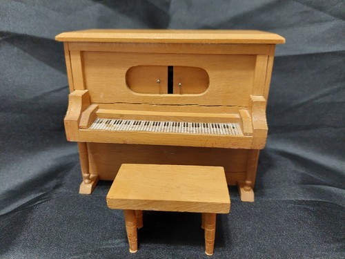 Vintage small wooden upright - vintage,