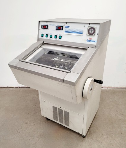 Bright refrigerated cryostat - refrigerated,