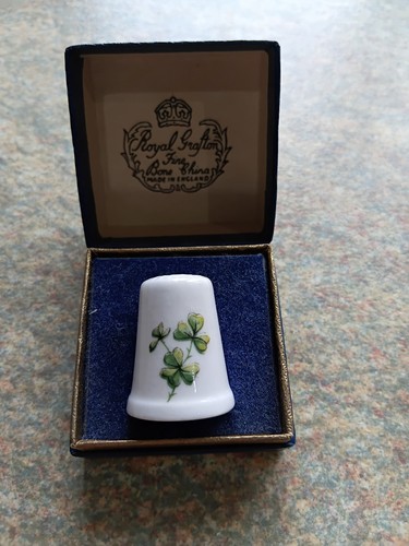 Vintage royal grafton clover - royal,