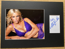 Melinda Messenger   **HAND