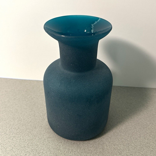 Matte blue glass - matte,