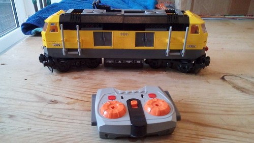 Lego train 7939 yellow cargo - train,