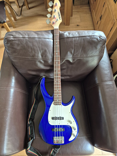 Peavey milestone iii string - peavey, 4-string