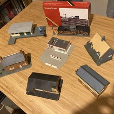 7x 00 Gauge Buildings