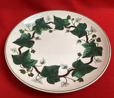 VINTAGE WEDGWOOD~ NAPOLEON IVY - GREEN TRIM ~ 9 1/2" ROUND CAKE / SANDWICH PLATE