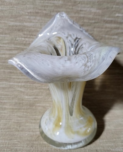 Beautiful art glass signed - beautiful,
