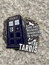 Danbury Mint - Doctor Who enamel badge - THE TARDIS (with info card)