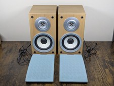 2 Aiwa Book Shelf Speakers 8Ω