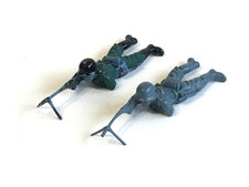 2 x MATCHBOX TOYS. 1970's WWII GERMAN ARMY INFANTRY SOLDIERS. 1/32 PLASTIC