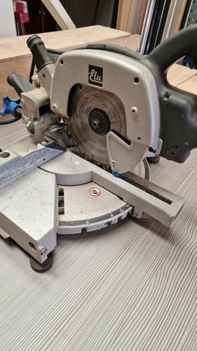 Elu cross cut mitre saw - cut,
