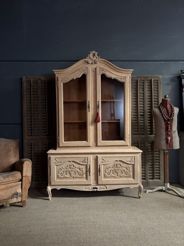 Stunning hand carved vintage - hand,