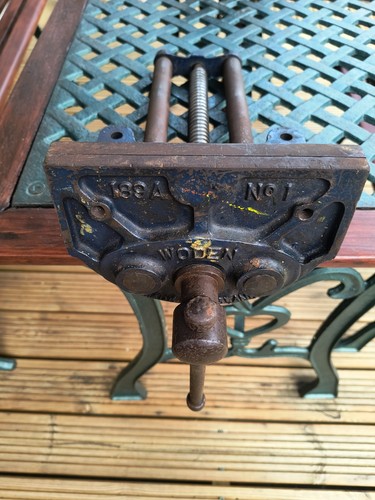 Woden under bench - vice, no