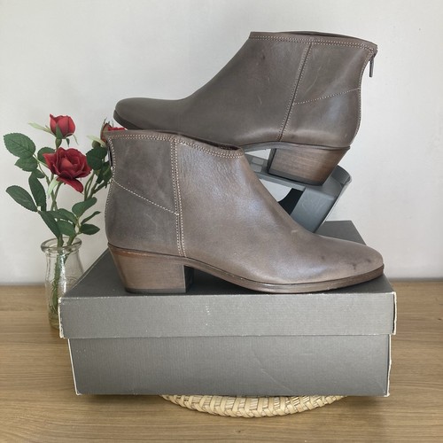 Pied terre brown - pied,