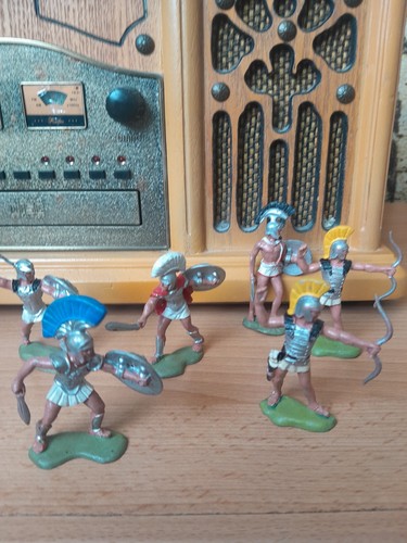 Vintage britains toy soldiers - britains,