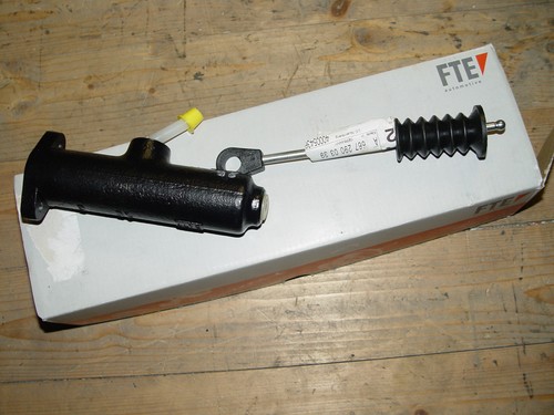 Clutch cylinder sender