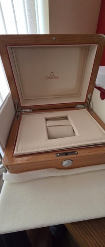 Omega large wooden watch - wooden, box