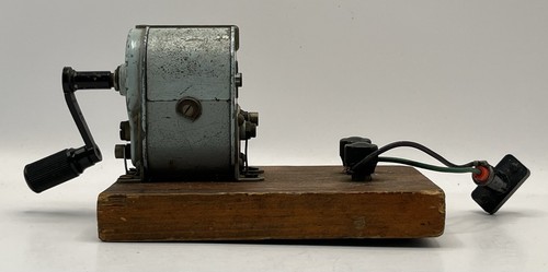 Vintage hand crank 26a 3 - hand,
