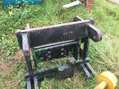 Tractor mounted front linkage