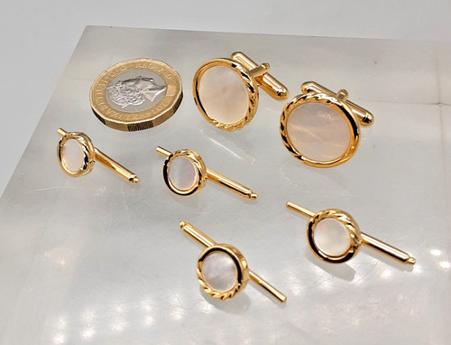 Gold tone mother of - pr,