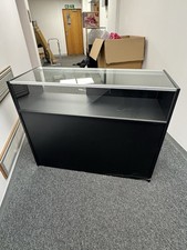 Black Shop Counter with 1/4