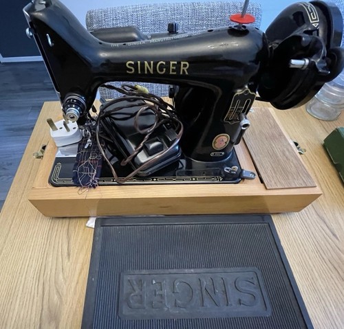 Singer sewing machine - sewing, with
