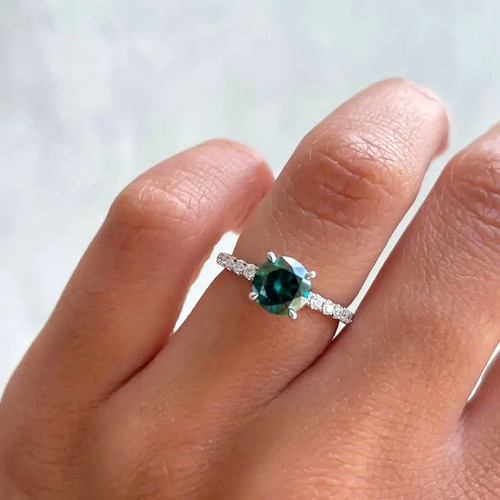 Round cut green emerald - round,