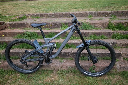 Cube 215 race downhill - cube,
