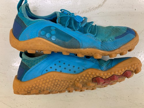 Vivobarefoot 4 - vivobarefoot,