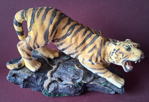 Vintage academy tiger - vintage,