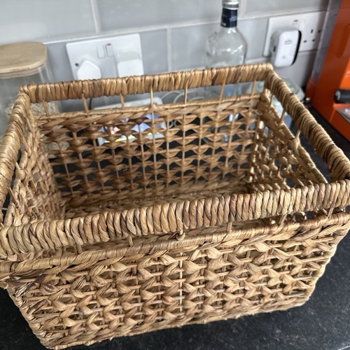 G0rgeous wicker basket - basket, in