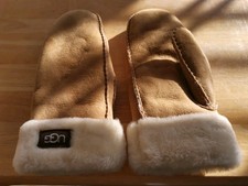 UGG Gloves Classic Logo