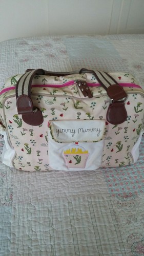 Yummy mummy baby - changing,