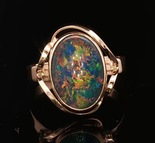 Elegant 9ct Yellow Gold Opal