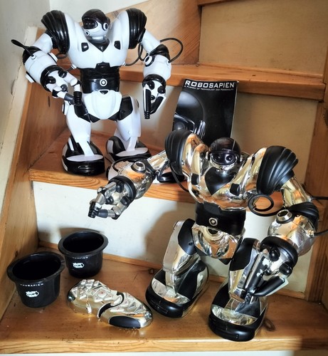 Wowwee robosapien robots - x,