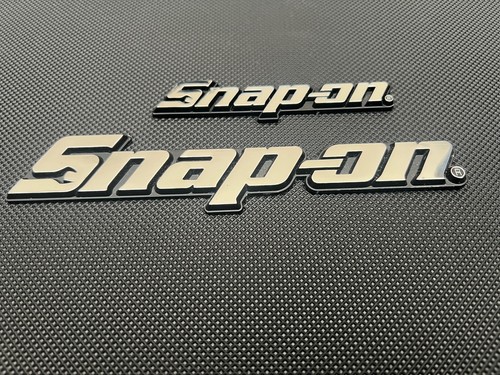 New snap logo metal - on, 8”
