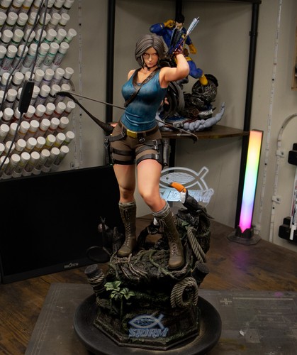 Lara croft scale - scale, resin