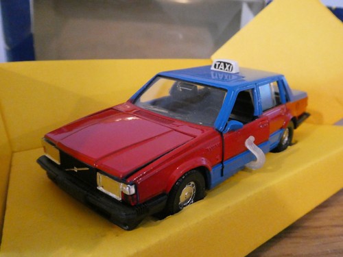Corgi toys volvo 760 saloon - corgi,