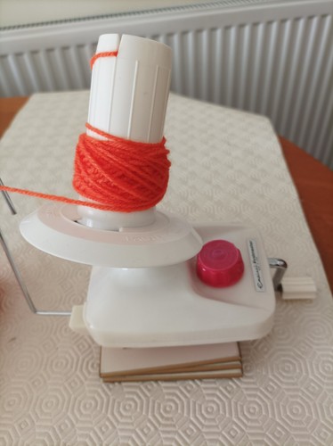Empisal knitmaster wool - wool, winder