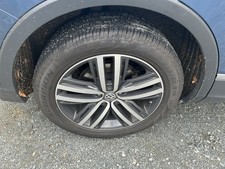 Car tires with alloy rims summer and winter tires 235/50/R19 VW Tiguen Allspace