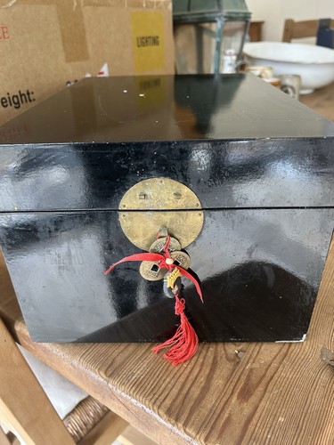 Chinese laquered box with - chinese,