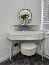 Dressing table corner - table,