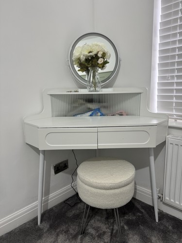 Dressing table corner vanity - corner,