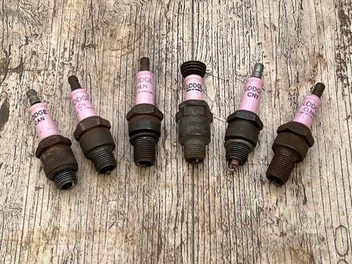 Vintage lodge spark plugs - x,