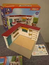 Schleich Horse Club 42568 Tack Shop Supplies Store Building Boxed Good Condition