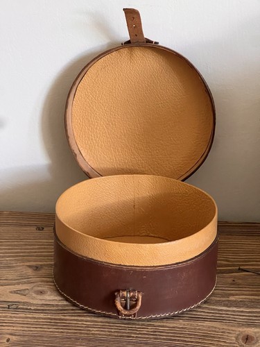 Vintage leather collar box - vintage,