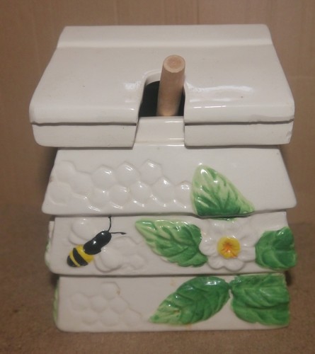 Bee hive shaped - bee, pot