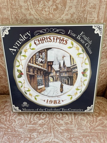 Royal aynsley christmas plate - christmas,